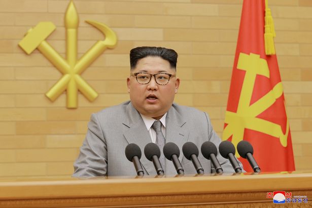 Soi diện mạo đổi khác của Kim Jong-un khi “dọa Mỹ” dịp đầu năm - 1