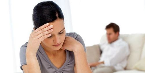 Đập đầu vào tường tự tử vẫn không ngăn được chồng cặp kè với tình cũ - 1