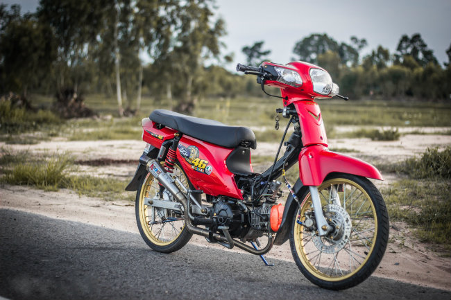 Nhìn xe thuôn dài hơn so với phiên bản Super Cub gốc.