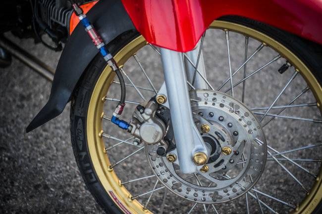 Phanh xe Brembo cao cấp.
