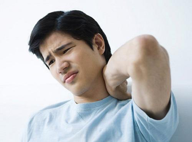 Thoát vị đĩa đệm cột sống cổ nguy hiểm như thế nào? - 2