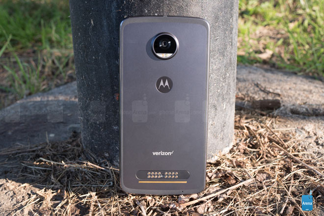 5 mẫu smartphone giá “chất” nhưng bị bỏ quên - 5