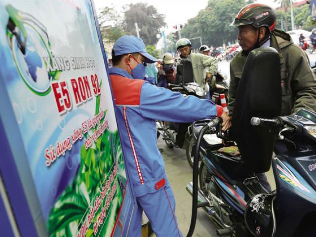 Thị trường - Tiêu dùng - Người tiêu dùng đang “mở lòng” với xăng E5