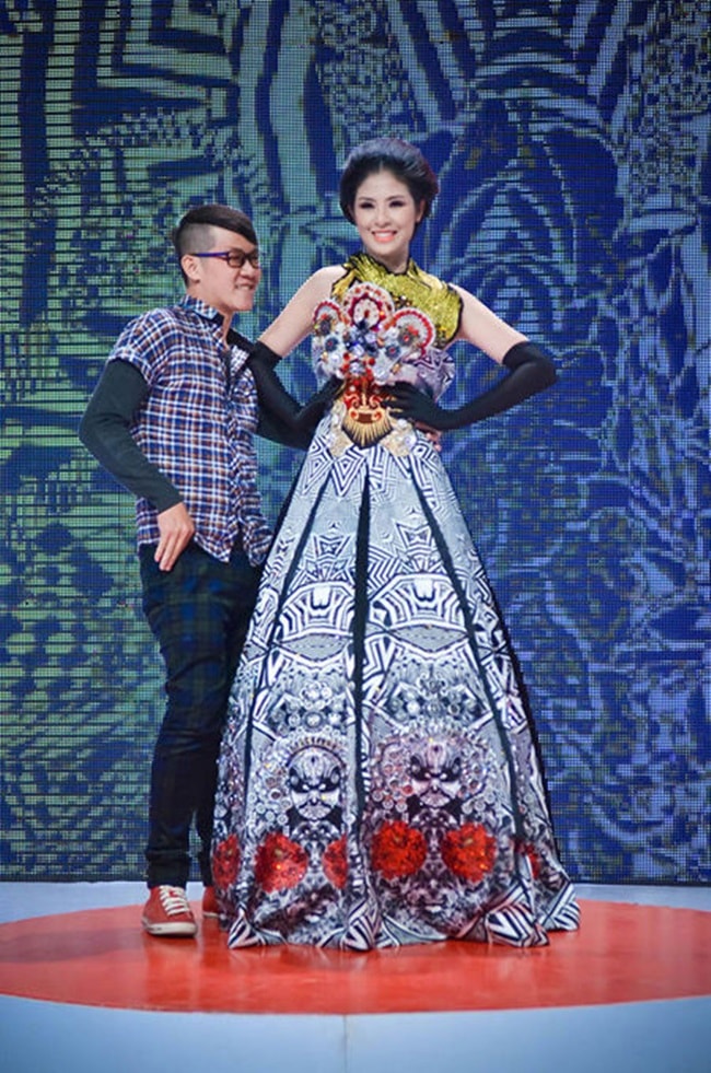 Hoa hậu Ngọc Hân từng có một phen "giật mình" vì sự cố trang phục trong show thời trang của NTK Hải Long.