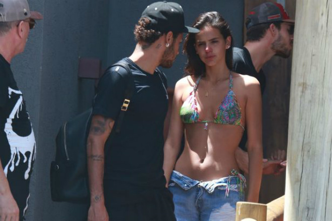 Tay chơi Neymar sa "lưới tình": Vô tư diễn cảnh nóng trên biển - 3