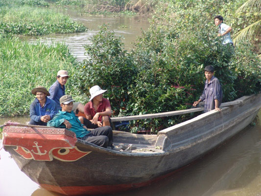 Những "nghệ nhân" bứng mai Tết kiếm tiền triệu mỗi ngày ở Sài Gòn - 9