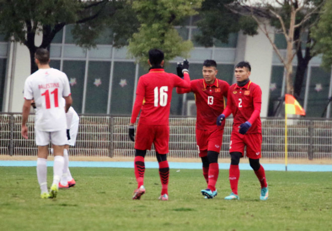 U23 Việt Nam - U23 Palestine: “Vai phụ” tỏa sáng, kịch chiến trong mưa - 1