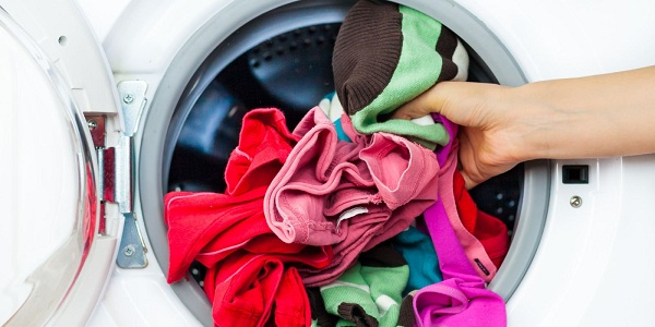 Giặt chung đồ trong máy giặt có bị lây bệnh tình dục? - 1