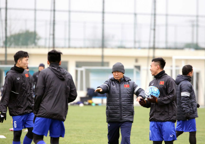 U23 Việt Nam luyện công khí thế, thời tiết ủng hộ, nhận &#34;quà&#34; bất ngờ - 5
