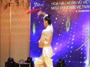 Làm đẹp - Màn múa đao điêu luyện của cô gái gây xôn xao Hoa hậu Hoàn vũ
