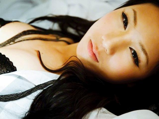 Bạn trẻ - Cuộc sống - "Quẩy” đến tuột áo độn ngực, cô gái bị bỏ rơi ngay lần đầu hẹn hò