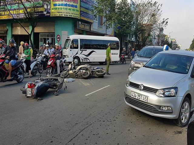 Xe lexus tông ô tô gây tai nạn liên hoàn ở Đà Nẵng