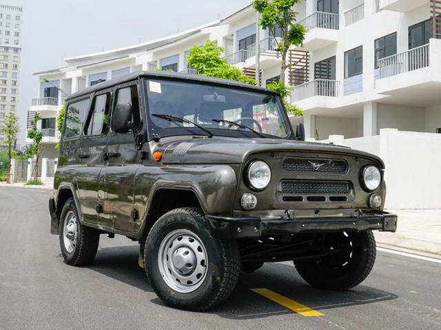 Xe Nga tại Việt Nam có giá từ 390 triệu đồng - 1