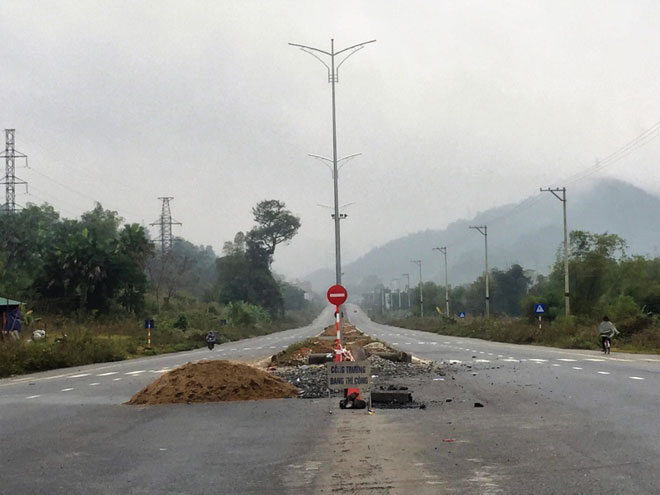 Thông tin bất ngờ vụ TNGT 5 người chết: Hiện trường không vết phanh - 1