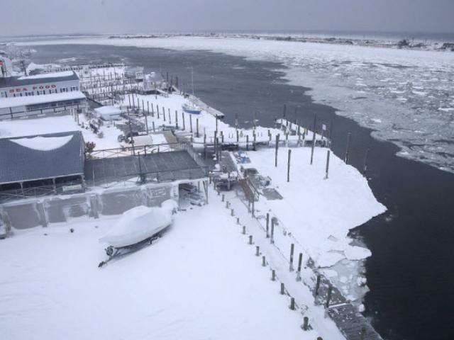 Thế giới - Ảnh: Nước Mỹ trông như Bắc Cực, tê liệt trong băng giá