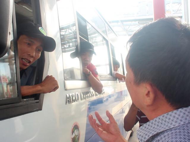 Tin tức trong ngày - Đại diện BOT Sóc Trăng "đối thoại" bất thành với tài xế