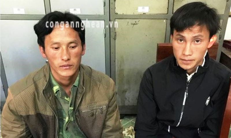 Cha và 2 con chống cảnh sát, giải cứu mẹ bị bắt truy nã - 1