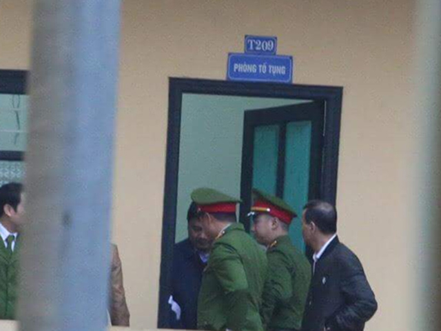 Những hình ảnh đầu tiên của bị cáo Đinh La Thăng, Trịnh Xuân Thanh tại tòa - 1