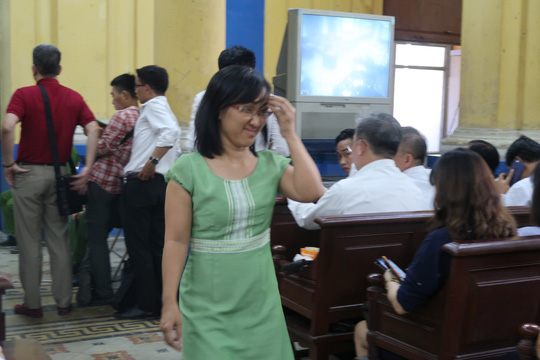 Đại gia Hứa Thị Phấn vắng mặt trong phiên xử Trầm Bê - 1
