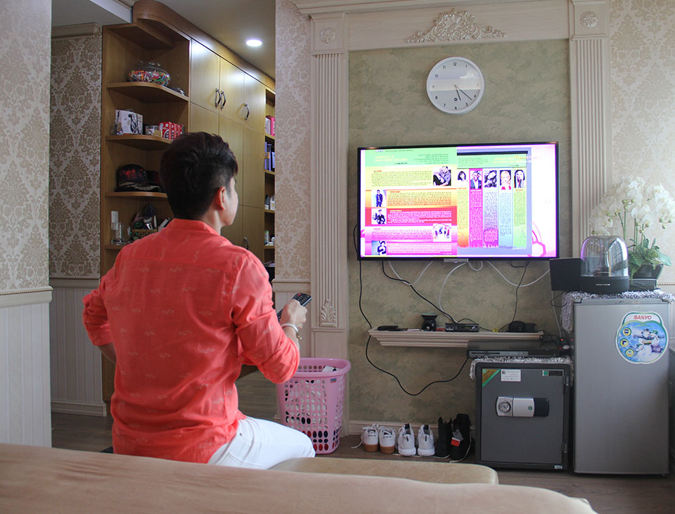 "Vua nhạc sàn" Lương Gia Huy cô đơn trong căn hộ 4 tỷ đồng tại Sài Gòn - 2