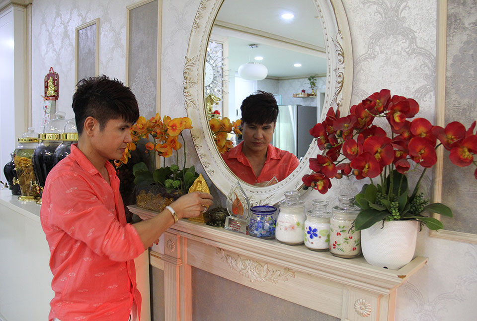 "Vua nhạc sàn" Lương Gia Huy cô đơn trong căn hộ 4 tỷ đồng tại Sài Gòn - 13