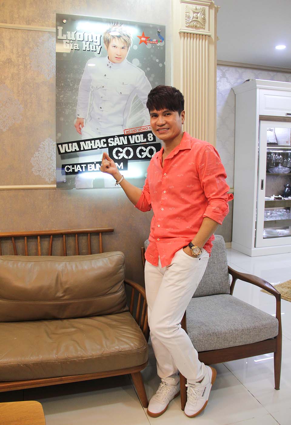 "Vua nhạc sàn" Lương Gia Huy cô đơn trong căn hộ 4 tỷ đồng tại Sài Gòn - 12