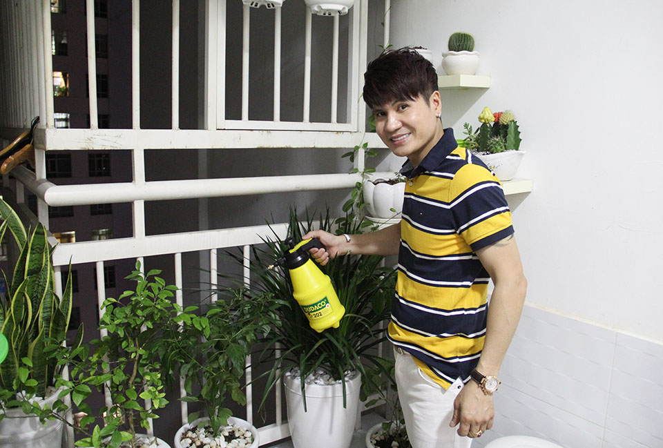 "Vua nhạc sàn" Lương Gia Huy cô đơn trong căn hộ 4 tỷ đồng tại Sài Gòn - 6