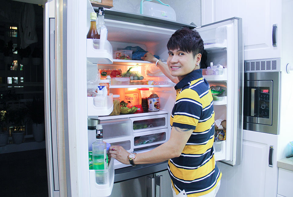 "Vua nhạc sàn" Lương Gia Huy cô đơn trong căn hộ 4 tỷ đồng tại Sài Gòn - 2