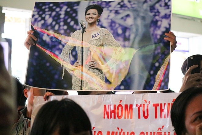 Fan nhầm lẫn Á hậu Mâu Thủy là &#34;Hoa hậu Quốc dân&#34; - 3
