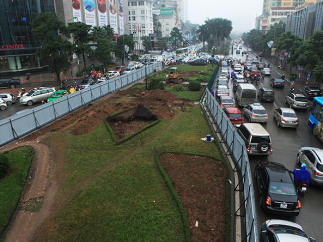 Tin tức trong ngày - Bị xén 3/4 thảm cỏ, đường đẹp nhất Việt Nam có giữ được danh hiệu?