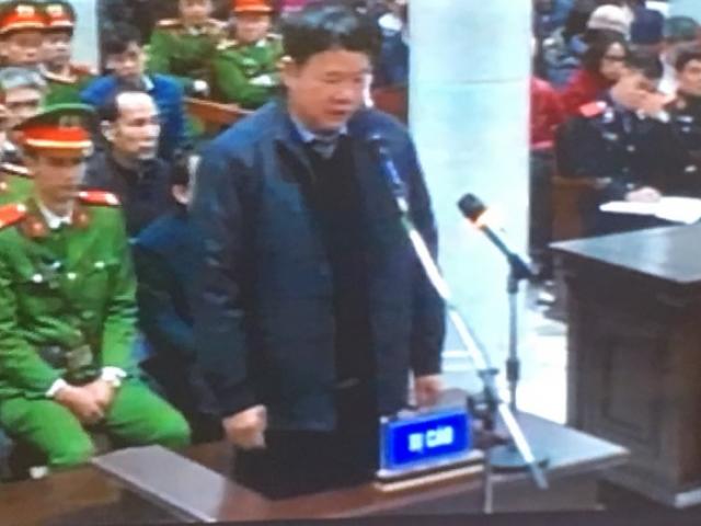 Tin tức trong ngày - Ông Đinh La Thăng: "Bị cáo day dứt về khuyết điểm tại dự án Thái Bình 2"