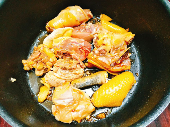 Lạnh thế này nấu gà rang gừng thì hao cơm phải biết - 5