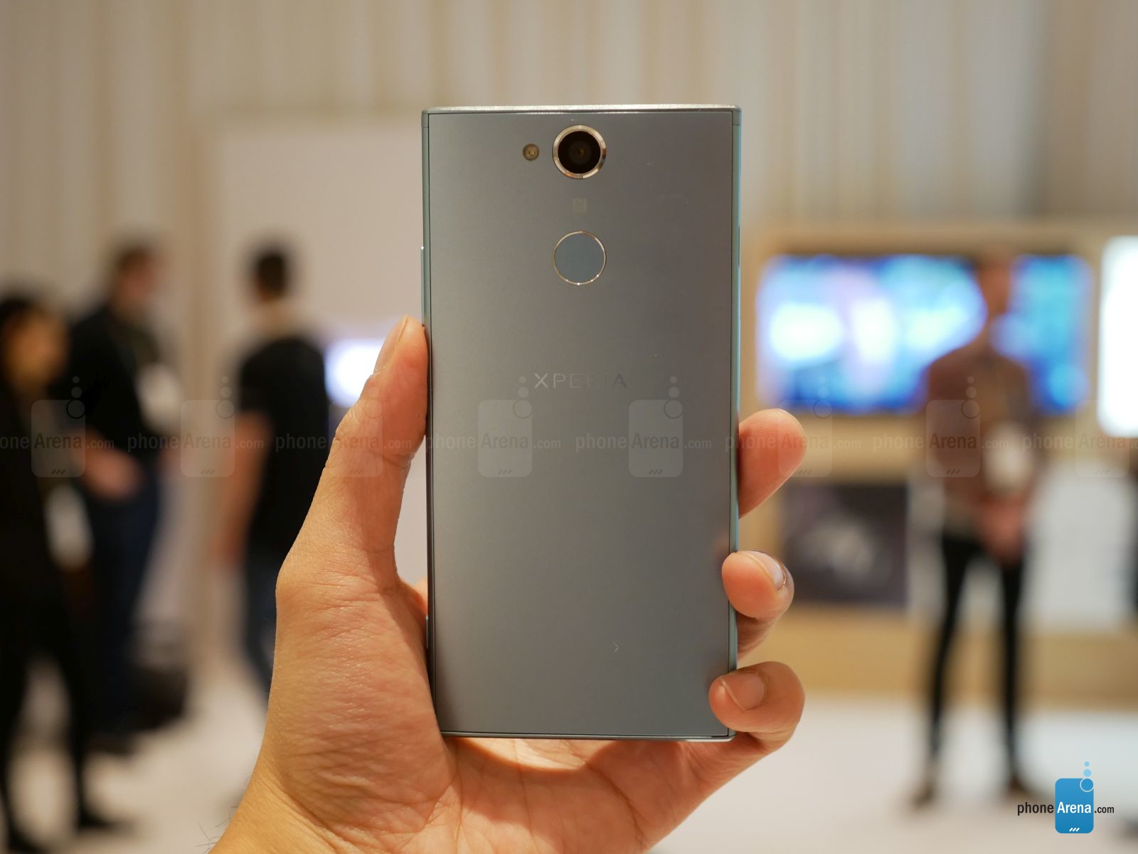 Video trên tay Sony Xperia XA2 thiết kế cổ điển - 2