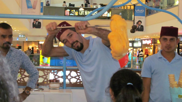 Độc đáo loại kem phải dùng dao chặt và biến hóa như ảo thuật - 8