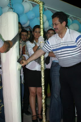 Độc đáo loại kem phải dùng dao chặt và biến hóa như ảo thuật - 7