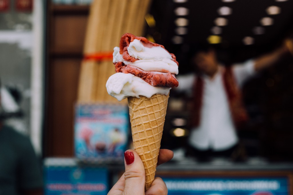 Độc đáo loại kem phải dùng dao chặt và biến hóa như ảo thuật - 5