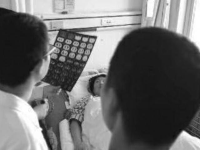 Phi thường - kỳ quặc - Ớt dài 3cm chui vào phổi suốt 6 năm mà không biết