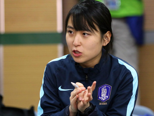Sếp nữ xinh U23 Hàn Quốc dẫn quân đấu Công Phượng, Xuân Trường