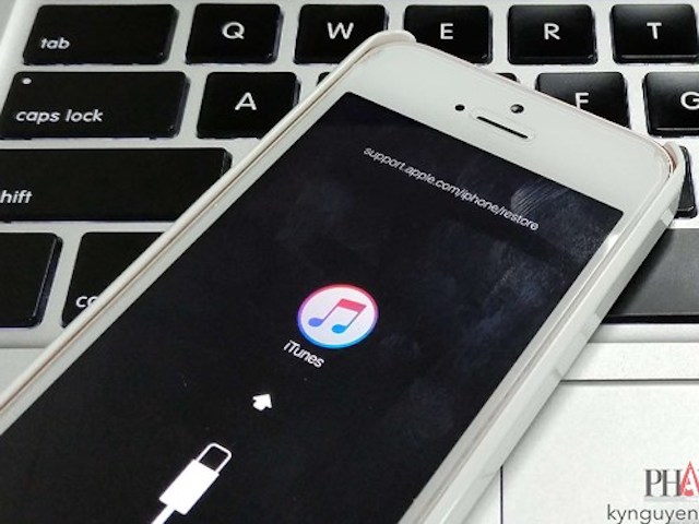 Apple bất ngờ cho phép hạ cấp iOS