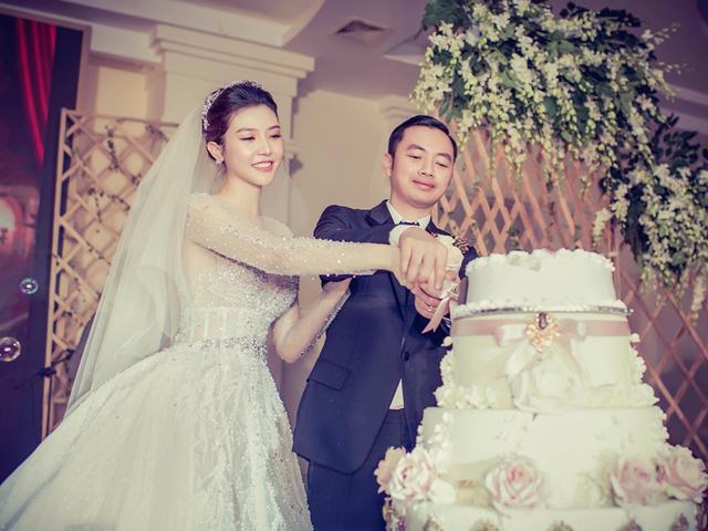 Người mẫu - Hoa hậu - 10 bộ váy cưới đắt giật mình của "mỹ nữ Vũng Tàu đi xe 70 tỷ"