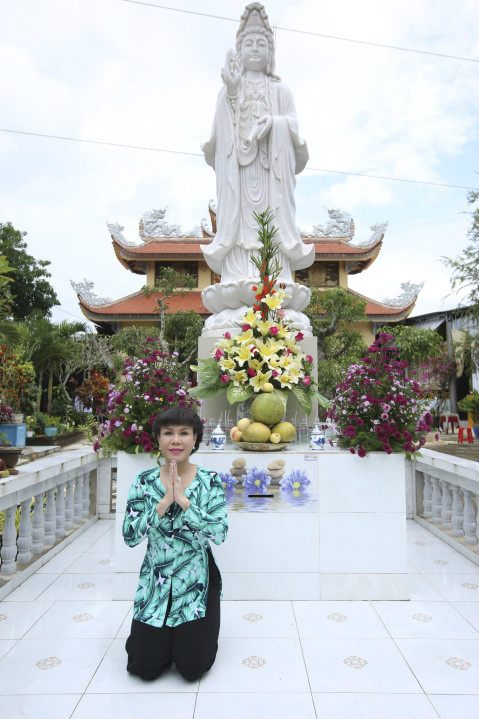 Vợ chồng Việt Hương tặng hơn 100 triệu đồng cho người nghèo - 9