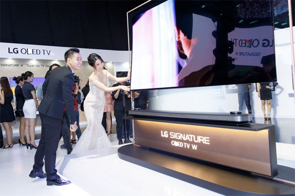 Năm 2018 - LG tiếp tục dẫn đầu thị trường TV OLED siêu mỏng - 1