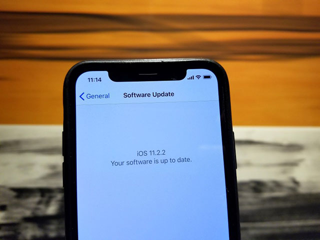 CẢNH BÁO: iPhone sẽ "đuối sức" khi cập nhật lên iOS 11.2.2
