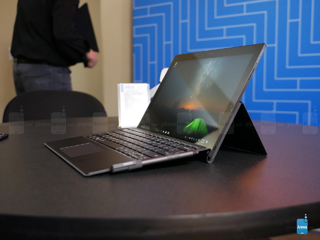 Laptop chạy chip di động Lenovo Miix 630 giá 18,1 triệu đồng