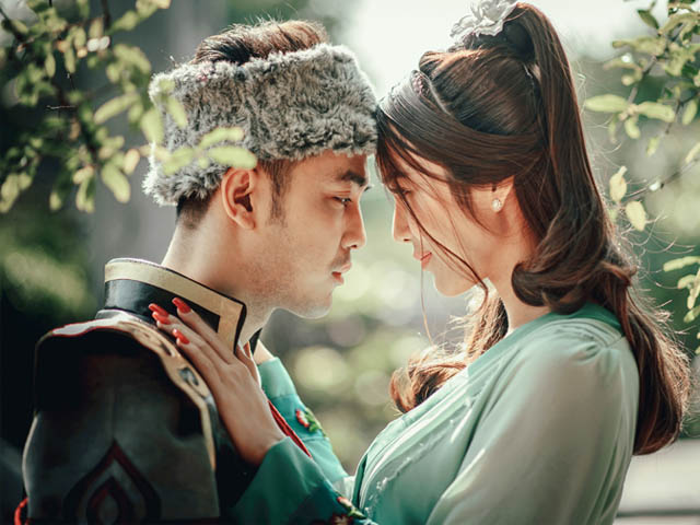 Ca nhạc - MTV - Vợ chồng Ưng Hoàng Phúc hóa "Quách Tĩnh, Hoàng Dung" trong MV cổ trang