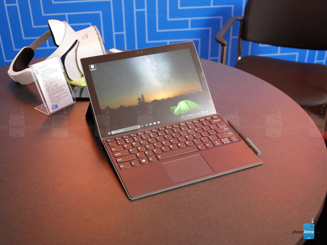 Laptop chạy chip di động Lenovo Miix 630 giá 18,1 triệu đồng - 1