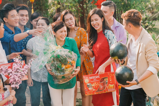 Rạo rực không khí Tết với bản mashup nhạc xuân của Đông Nhi - Ngô Kiến Huy - 12