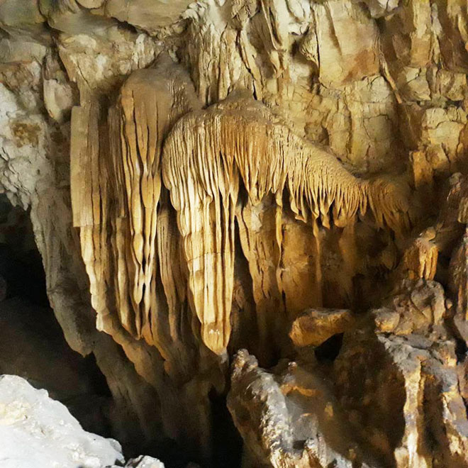 Ở Điện Biên có một hang động nguyên sơ đẹp đến khó tin - 1