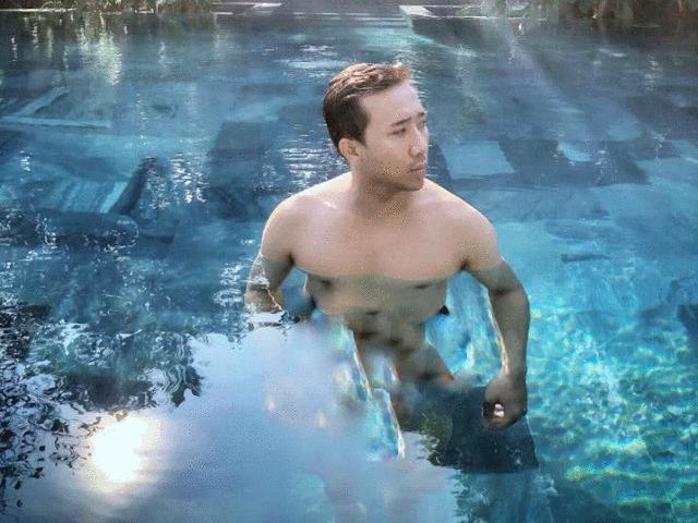 Đời sống Showbiz - Trấn Thành, Trường Giang đi bơi với người thương và phản ứng trái ngược của fan