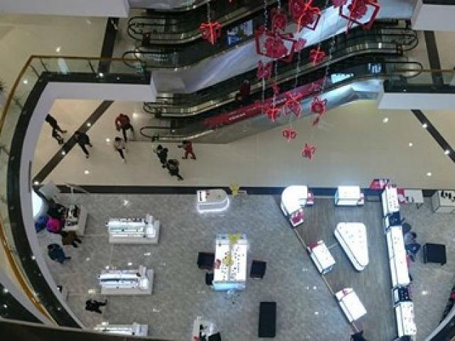 Tài chính - Bất động sản - Cảnh báo người Việt vay nợ mua sắm quá khả năng chi trả ​